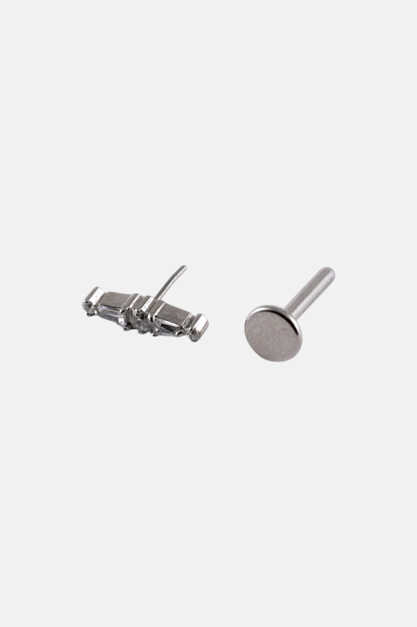 16G TITANIUM CZ BAR  FLATBACK THREADLESS  EAR