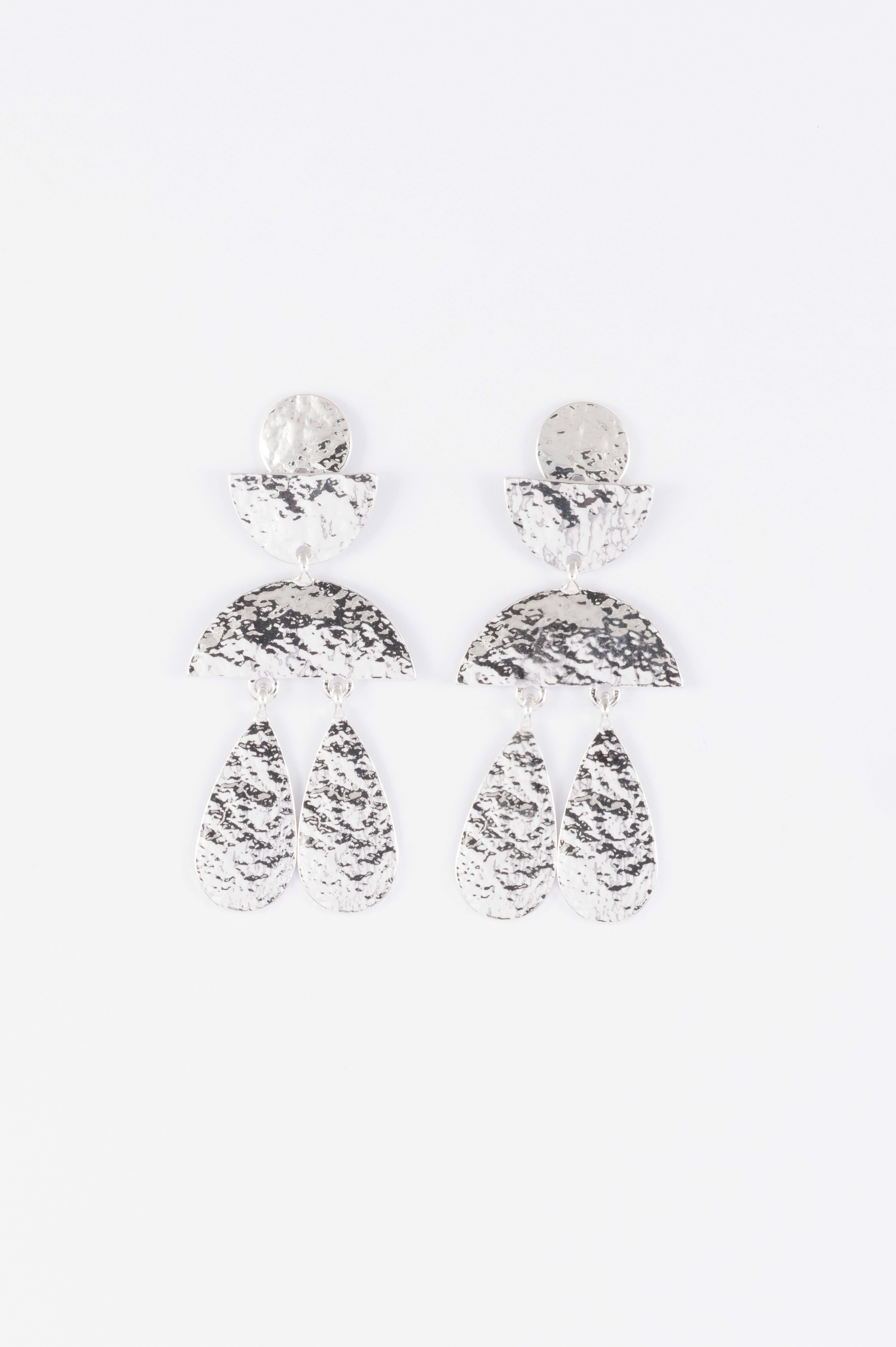 SILVER HAMMERED GEOMETRIC DROP EARRING